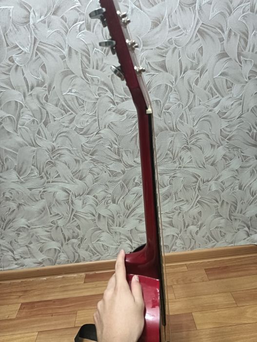 продам акустическую гитару