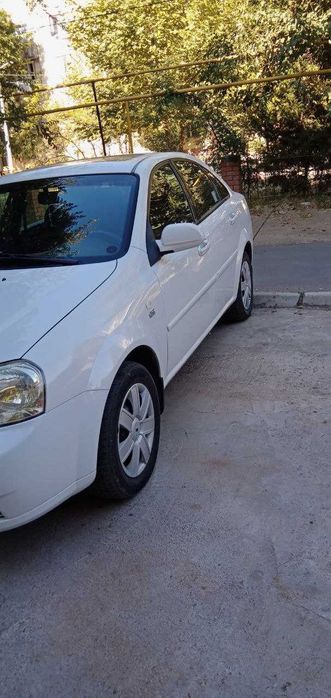 Продам Chevrolet Lacetti 2013 года, в хорошем состоянии