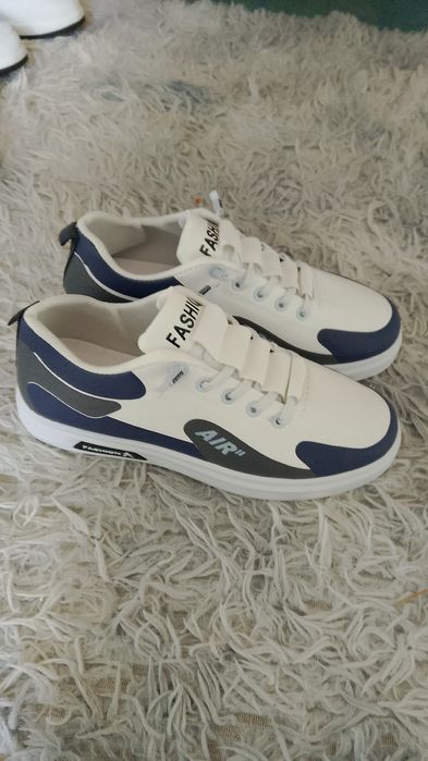 Кроссовки не дорогие