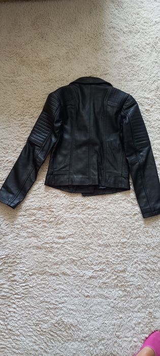 Vând  geaca  piele naturala mărimea xs