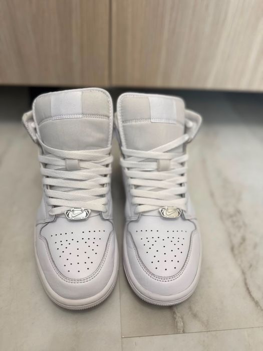 Vand adidasi jordan marimea 41 aproape ca noi
