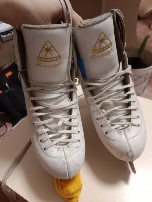 Продам профессиональные Коньки Джексон