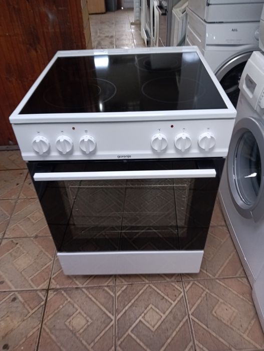 Свободно стояща печка с керамичен плот Gorenje с 2 години Гаранция