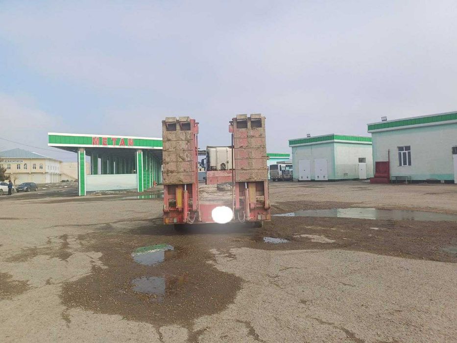 Тягач трайлер HOWO A7 комплект продажа Бухара