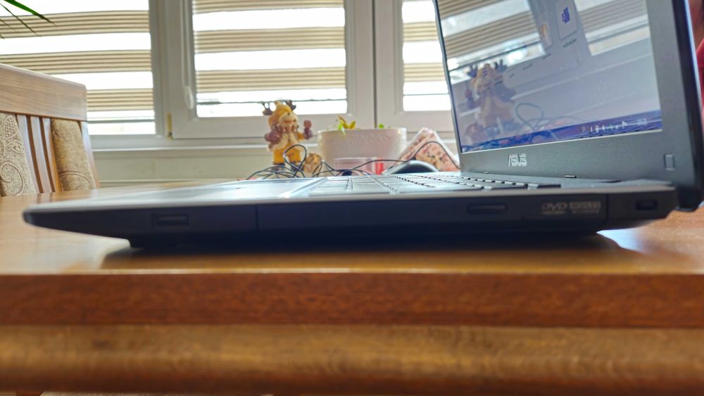 Лаптоп ASUS X550J [intel i7-4710HQ / Nvidia GeForce 850m]