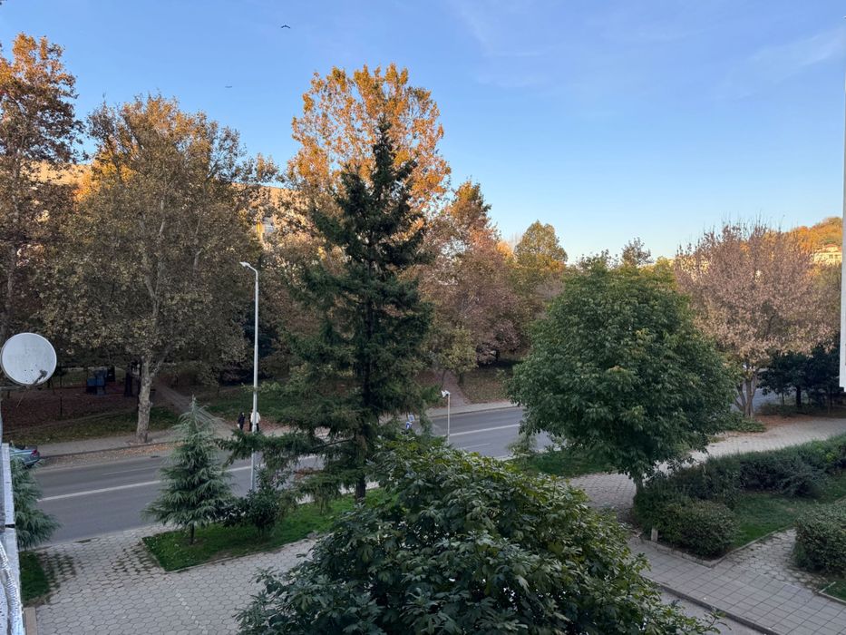 Дава се под наем Тристаен апартамент в Пловдив, Център - 90 кв.м за 680 € - Снимка #3