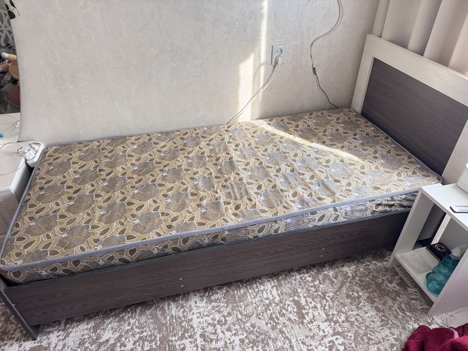 Продам кровать 90/200