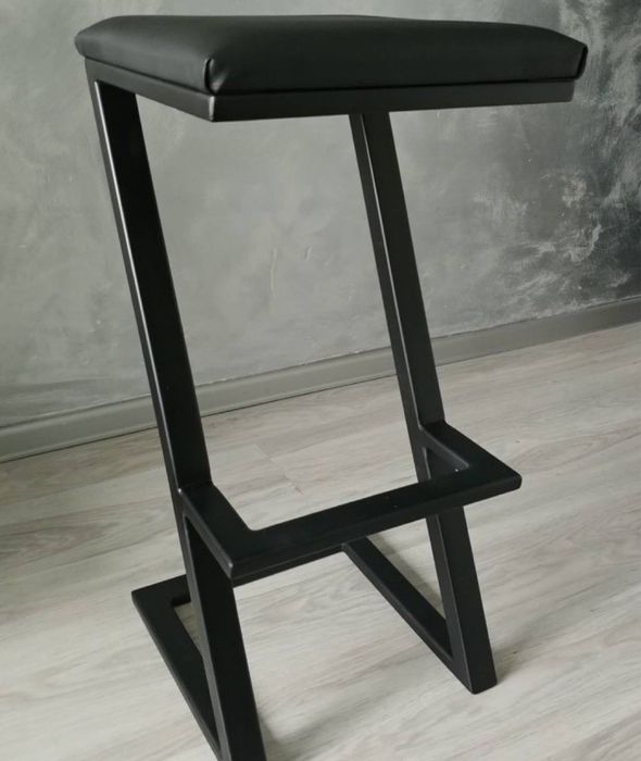 Loft uslubidagi  bar stuli