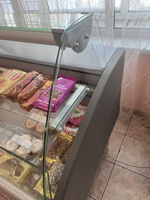 Продам витринный холодильникгоризонтальный