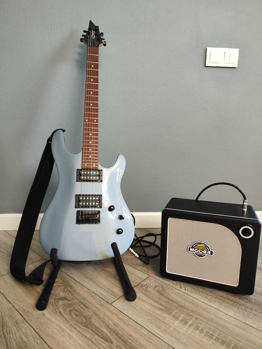 Продам комбоусилитель MOOER