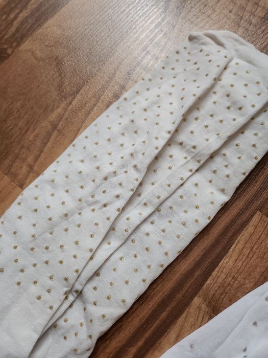 Două  perechi de Dresuri noi bebeluși 3 6 luni aproximativ