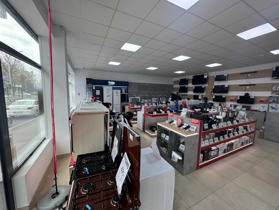 Spatiu comercial aprox 200 mp Bld .Independentei nr.59 bl.Turn- Braila