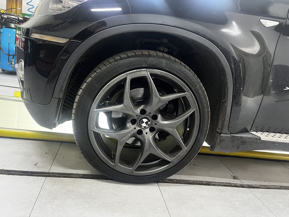 Продам диски r21 с резиной.