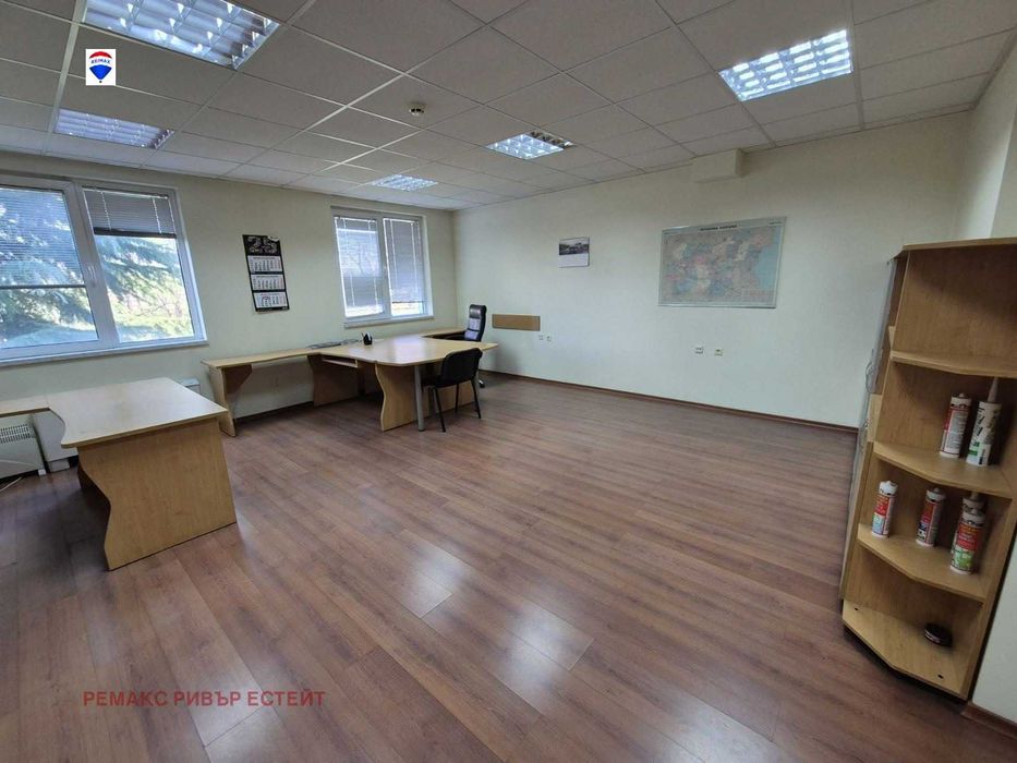 Дава се под наем Офис в Русе, Промишлена зона - Изток - 325 кв.м за 1000 € - Снимка #8