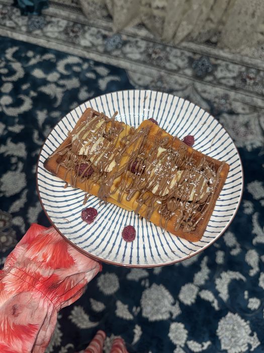 Qulupnayli shokolad sotiladi