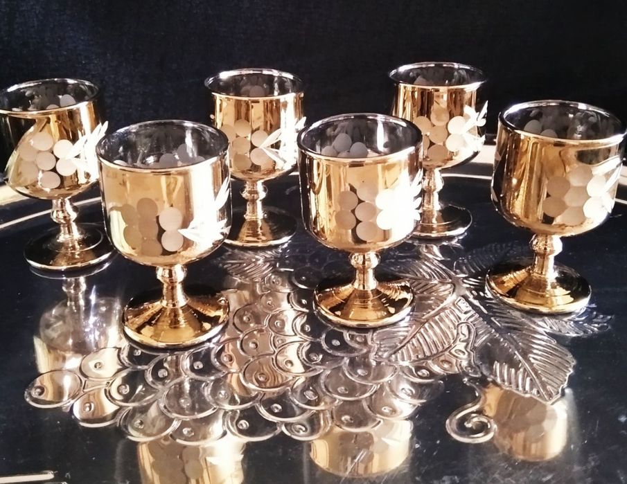 Фужеры, бокалы, рюмки  цветного стекла, винтажные