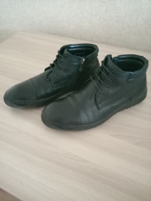 Продам мужские ботинки
