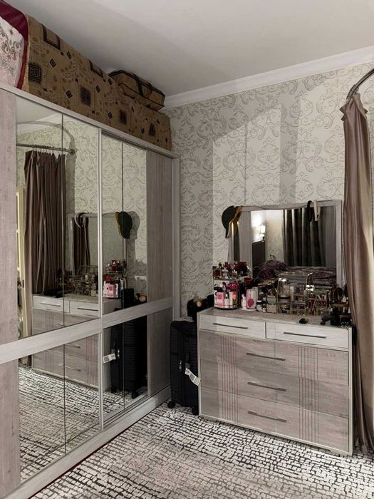 Медгарадок Шифокорлар массив 3 хона Евро ремонт