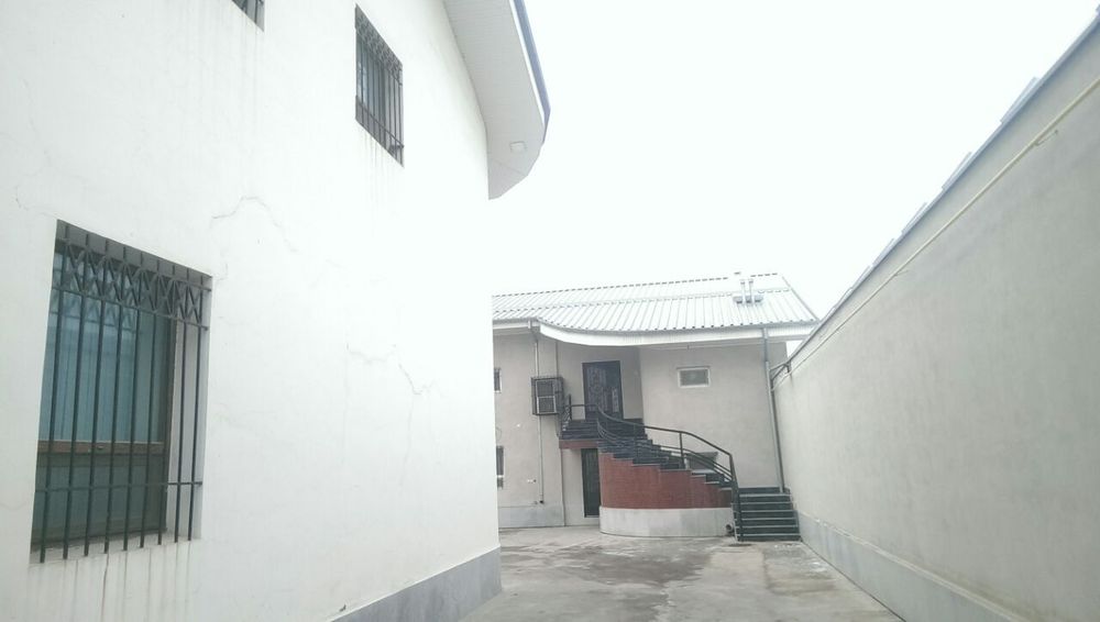 Продается производственное помещения  15 соток с зданием