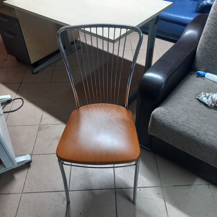 Vând canapea și scaune