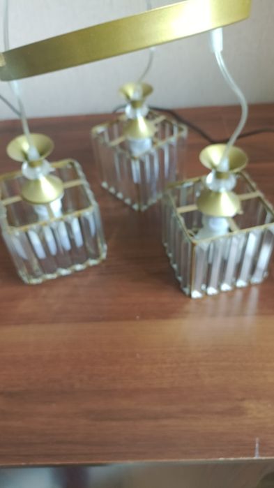 продам люстры красивые, торг имеется