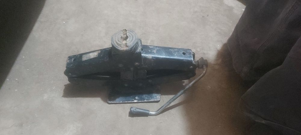 Домкрат сатылады