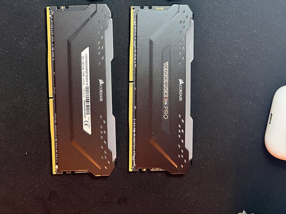 32GB RAM ddr4 3200Mhz Corsair vegnance pro RGB