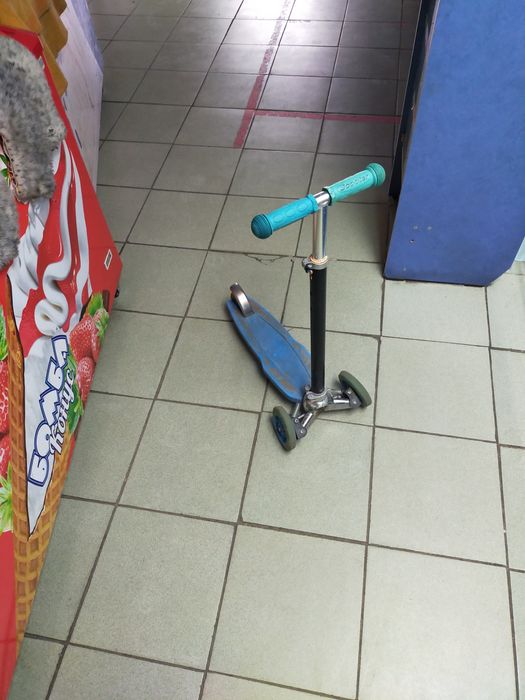 Продам самокат трёхколёсный
