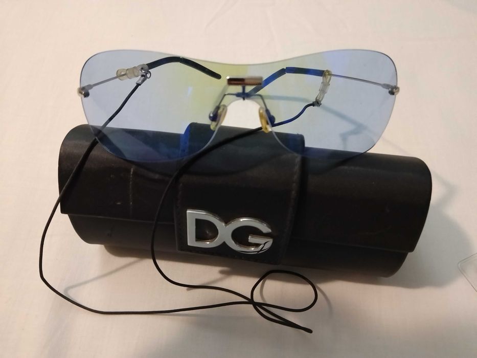 Продавам слънчеви очила