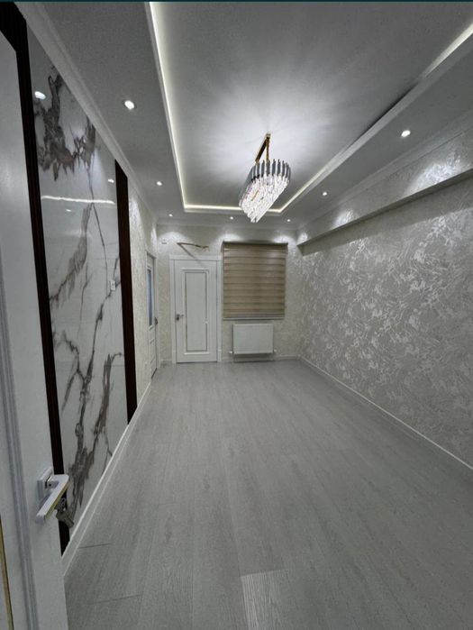 Yangi choshtepada kv sotiladi 2 xonalik 3 xona qilingan  metroga 5 min