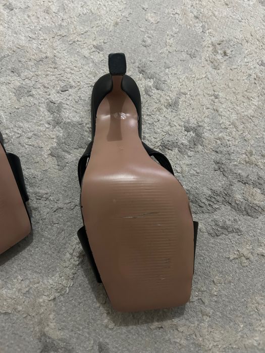 Продаются кожаные босоножки