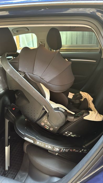 Scoica Britax Römer Baby Safe Pro si Isofix Vario Base