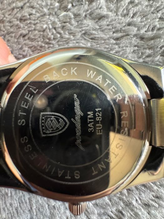 Часовник hugo poedegard