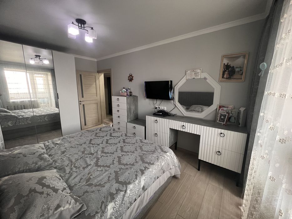 Продам спальный гарнитур