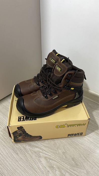 новый спецобувь 42 размер GIS