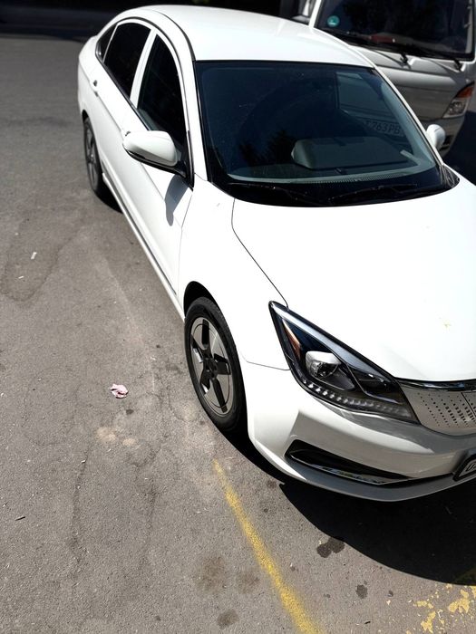 DongFeng elektromobil E70