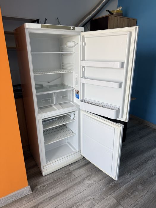 Холодильник с большой морозильной камерой