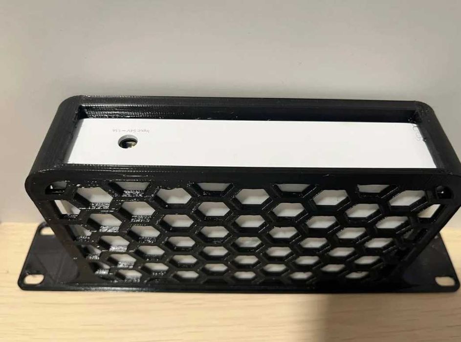 Ubiquiti Unifi USW-Lite-8 PoE 10-inch rack mount