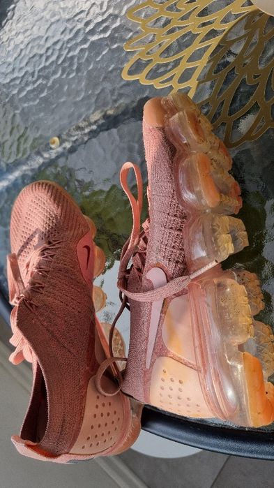 Маратонки nike 37 номер