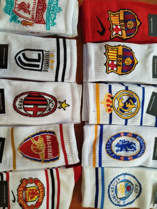 Футболни екипи и чорапи