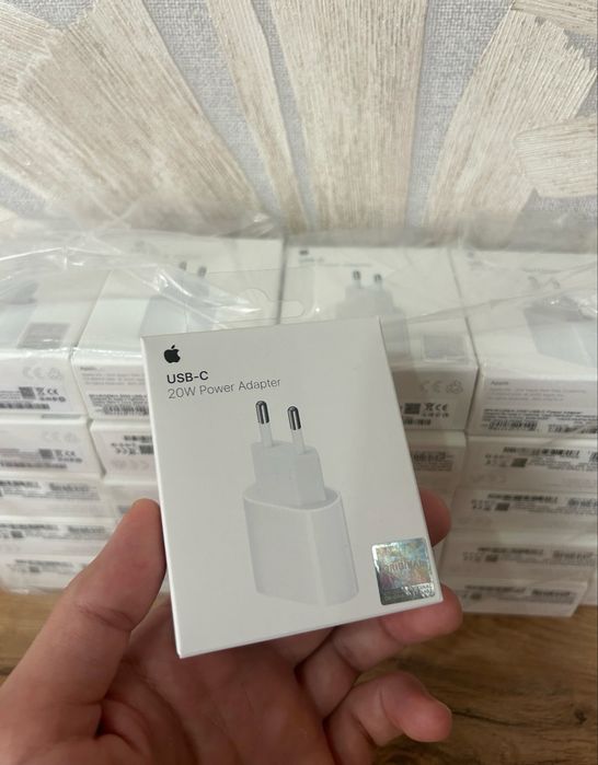 Адаптер Iphone. Оригинал. Заряжает быстро.