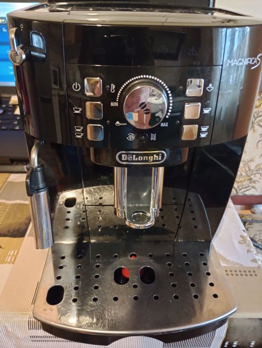 Aparat cafea Saeco sau DeLonghi