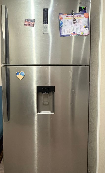 Продам Холодильник Почти новый