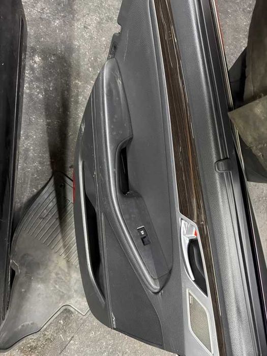 Дверь Genesis G80 2016