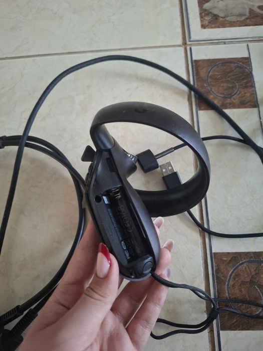 Kit Complet VR Oculus Rift CV1 (Ochelari + 2 Controllere Touch + 2 Senzori)