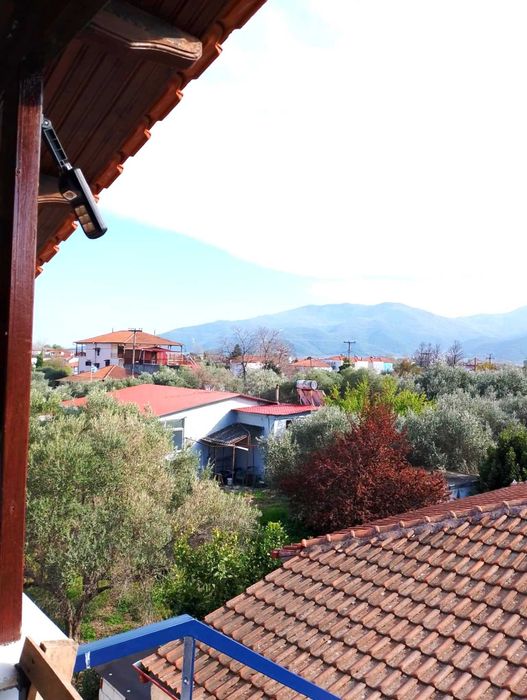 Продава къща на 3 ет 286 м2 и двор 368 м2 в Паралия Врасна, Гърция