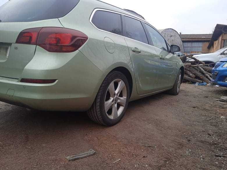 Opel Astra J на части