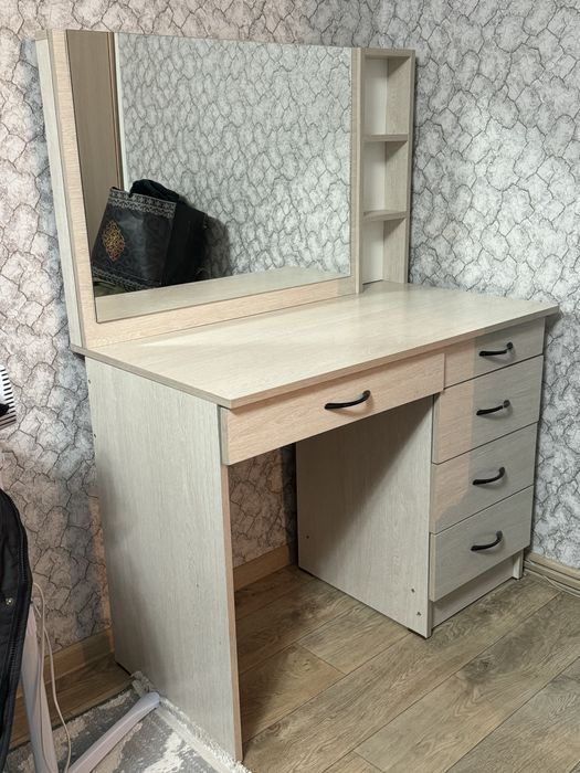 Туалетный столик