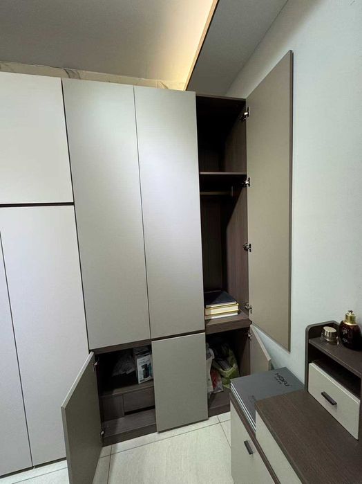 Гардероб бял гланц на плъзгане за спалня