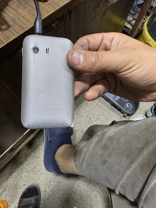 Samsung Galaxsi young telefoni sotiladi. Продоется телефон Самсунг.